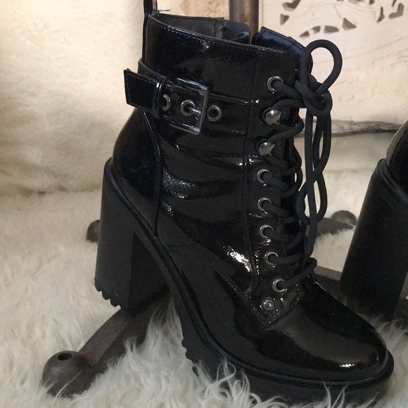 Gbg Los Angeles woman’s heeled black shiny boots size 6 - Picture 4 of 7
